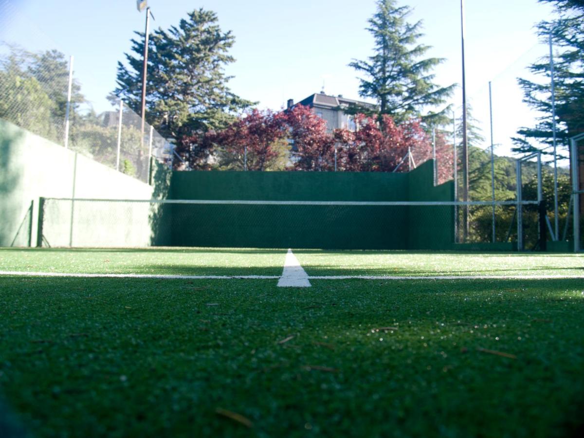 Instalaciones para jugar a tenis o squash en Hotel Hita "Nature Experience" for all o alrededores