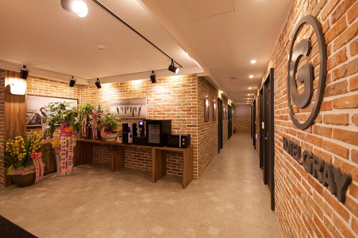 Hotel Gray - Housity