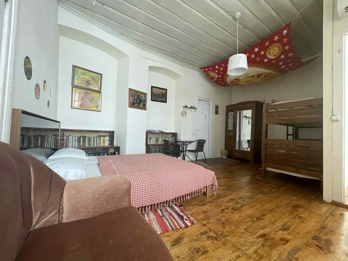 Nana's Guest House - Housity