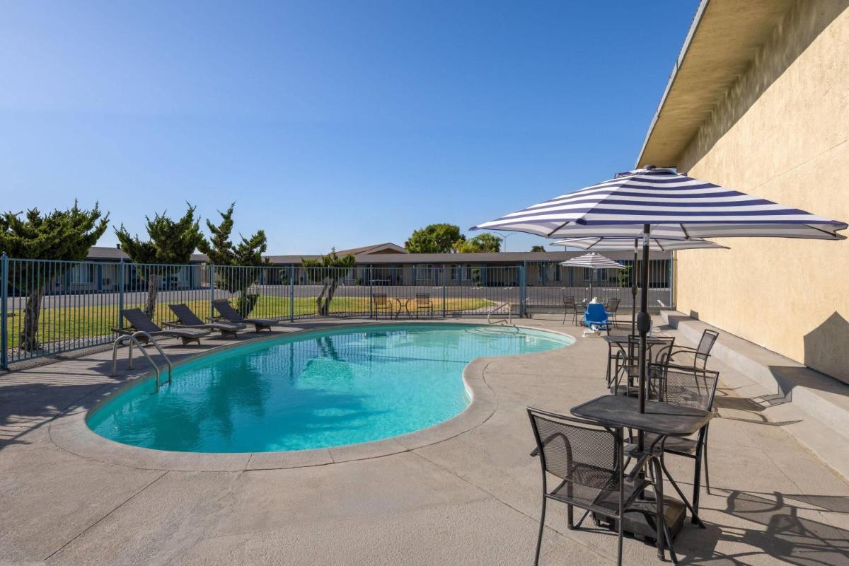 Howard Johnson by Wyndham Modesto Ceres - Housity