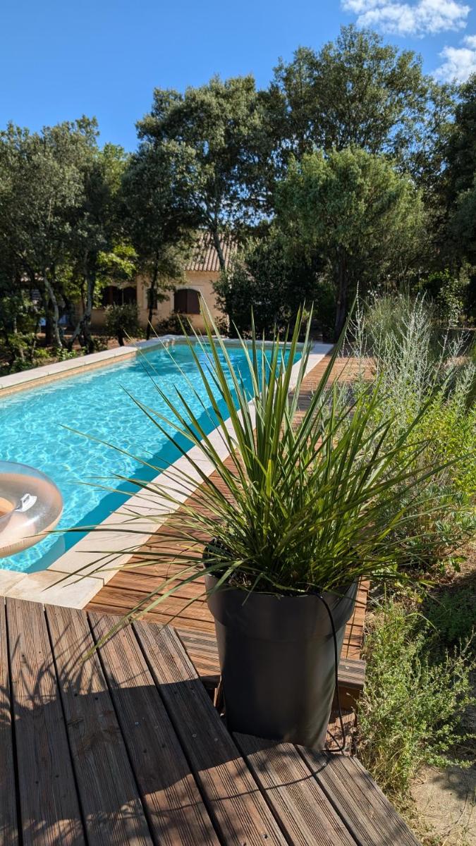 Roulotte romantique avec piscine en Cévennes - Hizvo