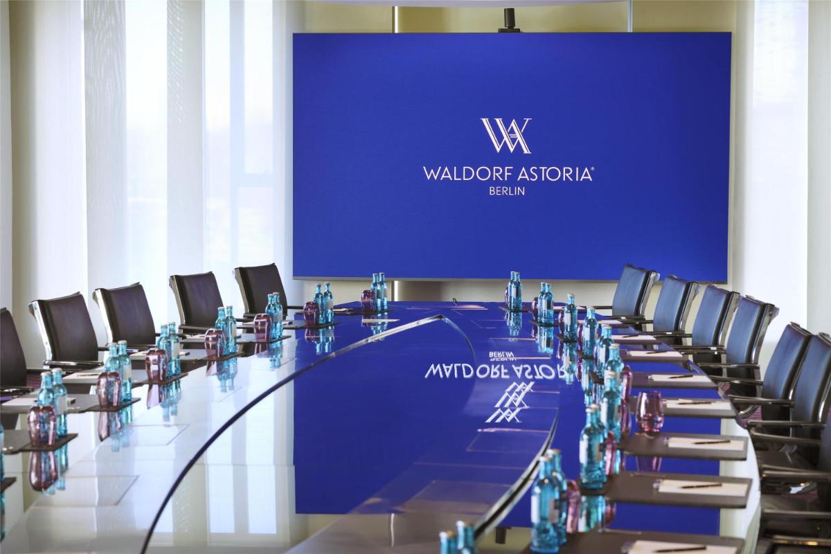 Der Geschäftsbereich oder Konferenzraum in der Unterkunft Waldorf Astoria Berlin
