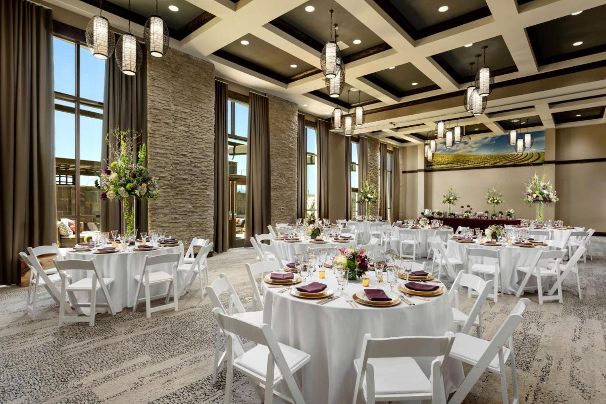 Hampton Inn & Suites - Napa, CA - Housity