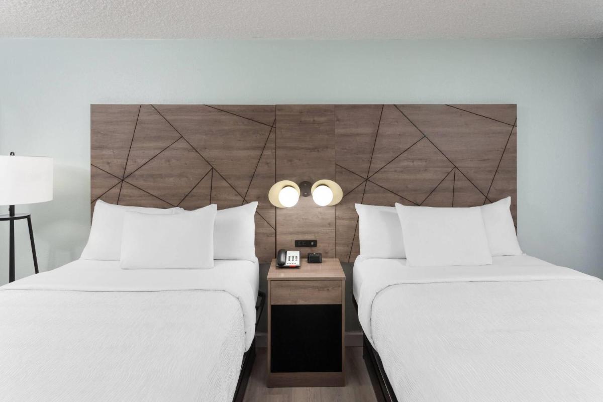 Wingate by Wyndham Sheboygan - Housity