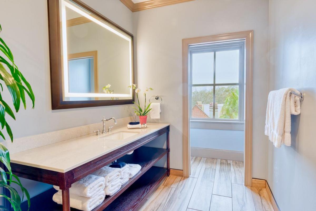Andrew Pinckney Inn - Housity