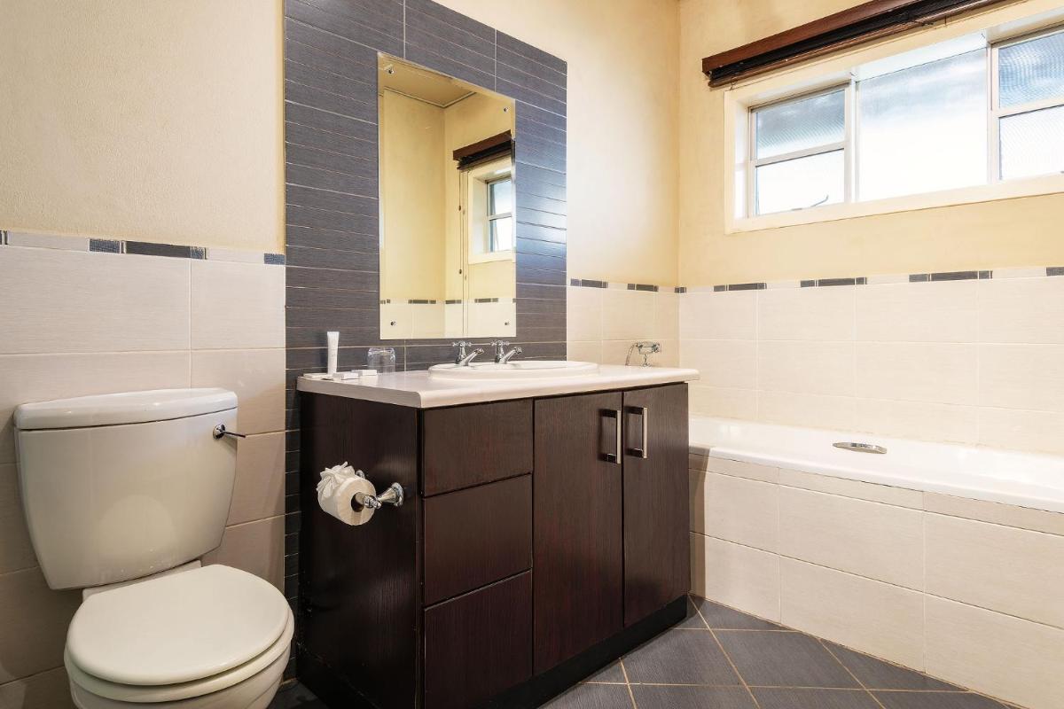 Protea Hotel by Marriott Zambezi River Lodge - Housity