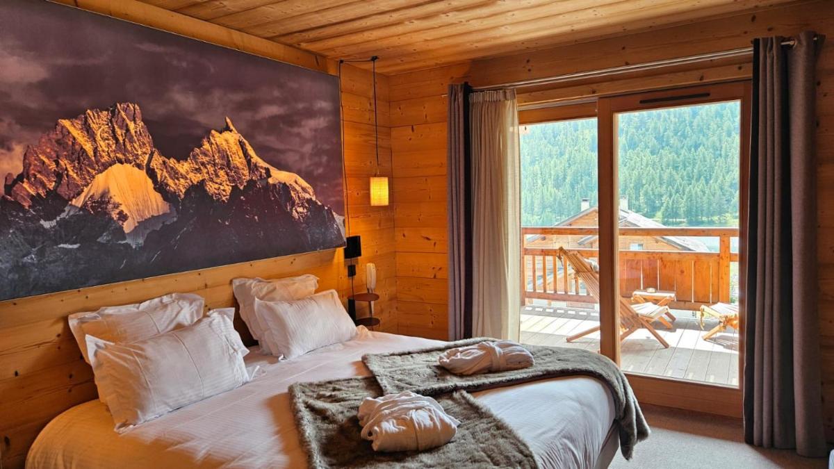 Un ou plusieurs lits dans un hébergement de l'établissement Le Chalet Blanc Hôtel & Spa