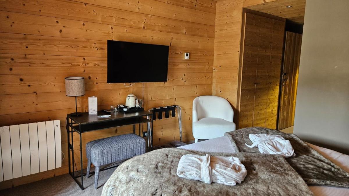 Un ou plusieurs lits dans un hébergement de l'établissement Le Chalet Blanc Hôtel & Spa