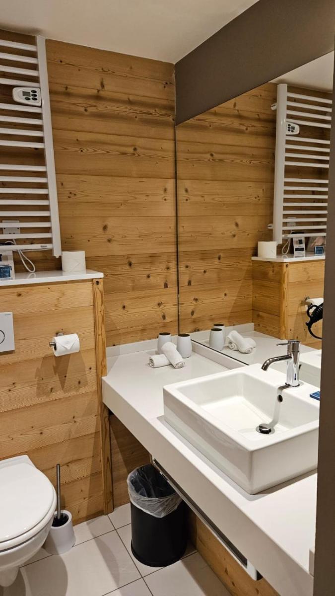 Salle de bains dans l'établissement Le Chalet Blanc Hôtel & Spa