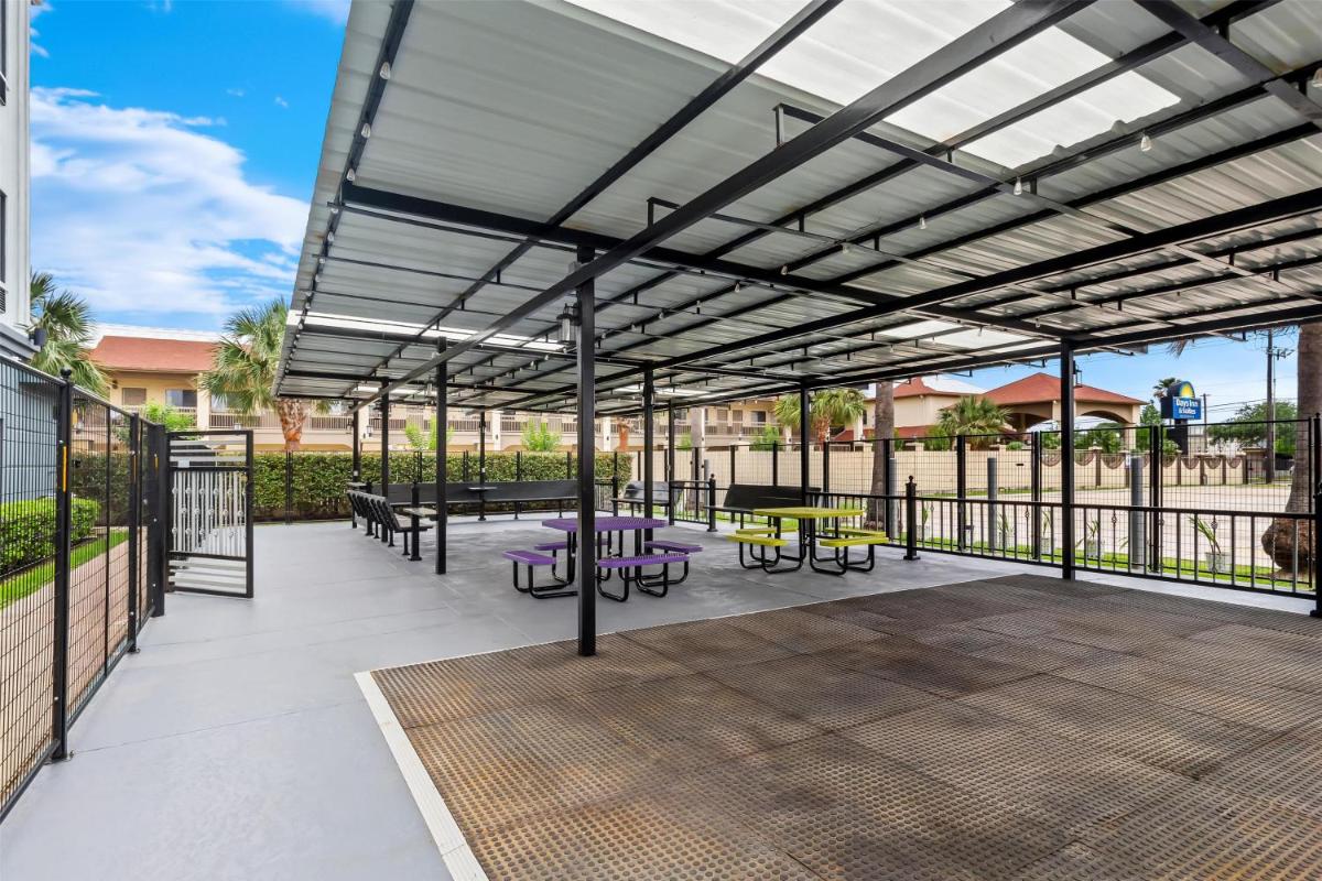 Spark By Hilton Houston Hobby Airport - Housity