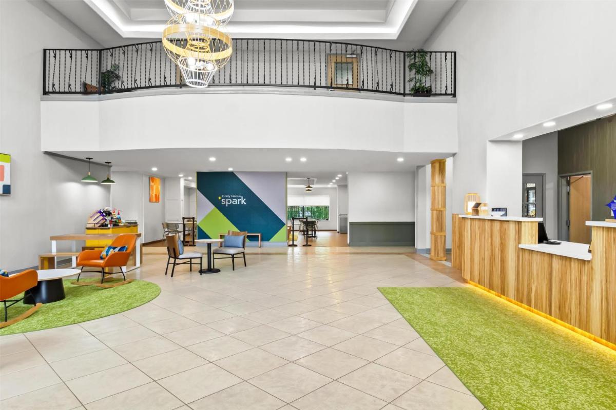 Spark By Hilton Houston Hobby Airport - Housity