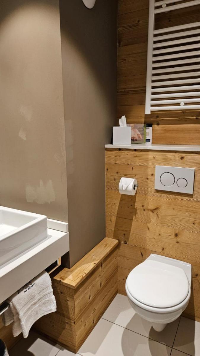 Salle de bains dans l'établissement Le Chalet Blanc Hôtel & Spa