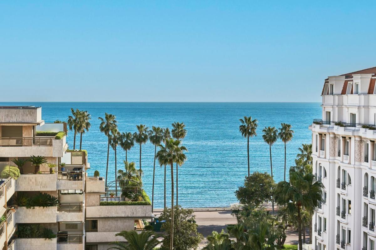 Vue générale sur la mer ou vue sur la mer prise depuis l'hôtel