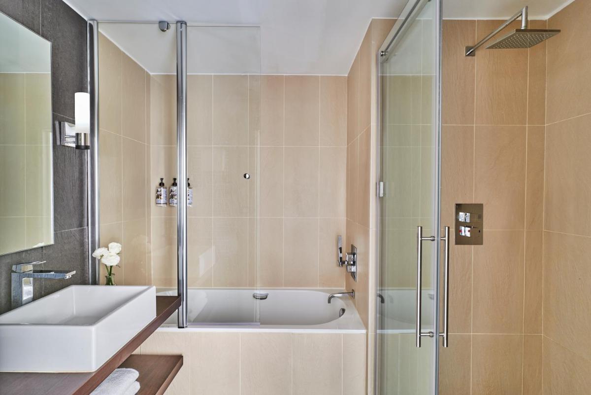 Salle de bains dans l'établissement Hôtel Barrière Le Gray d'Albion