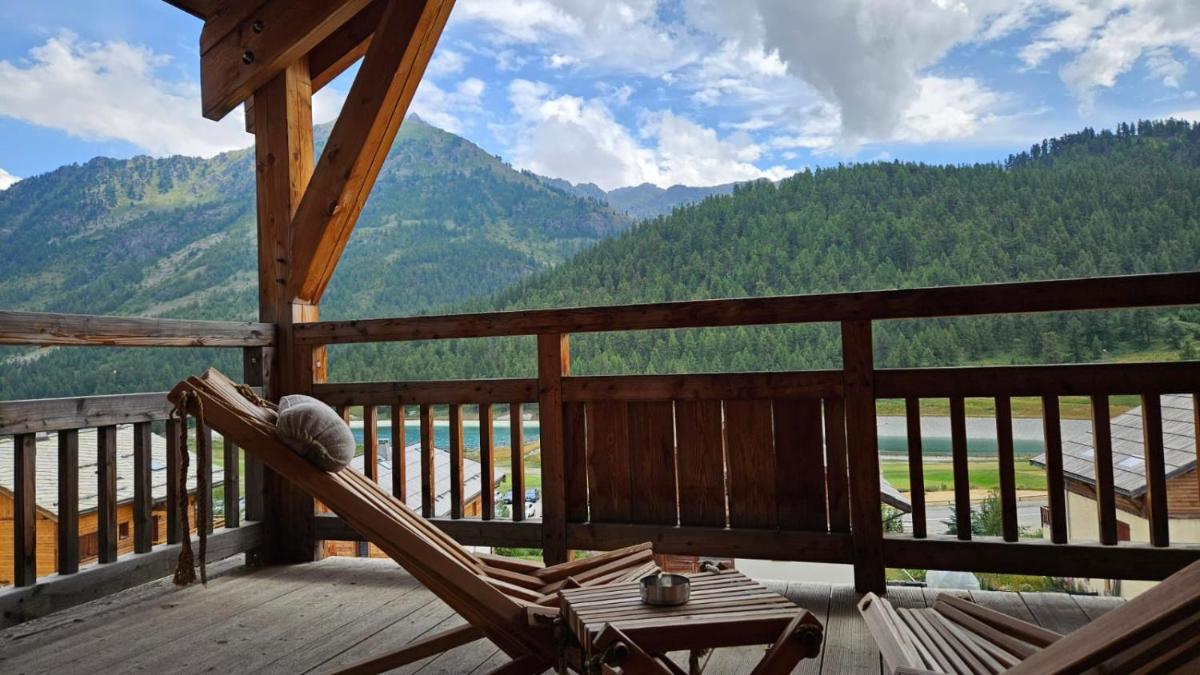 Vue générale sur la montagne ou vue sur la montagne depuis l'hôtel