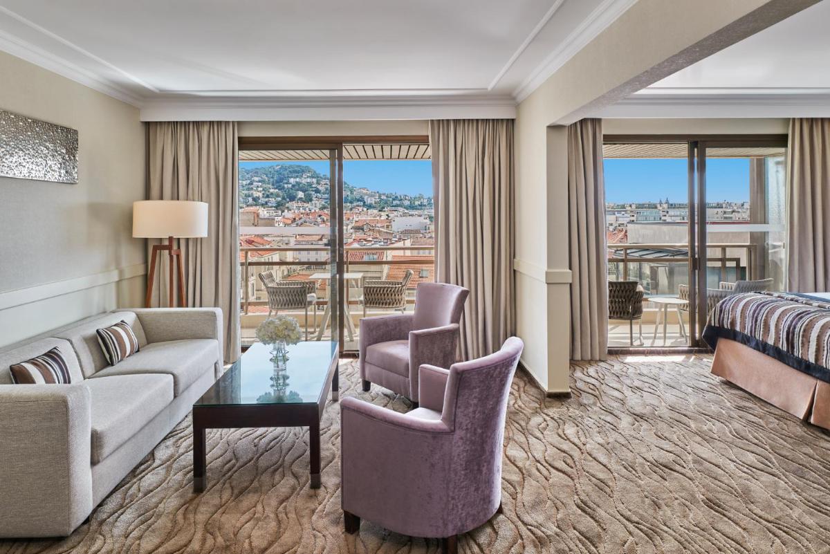 Coin salon dans l'établissement Hôtel Barrière Le Gray d'Albion