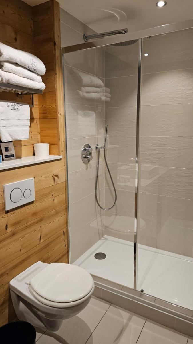 Salle de bains dans l'établissement Le Chalet Blanc Hôtel & Spa