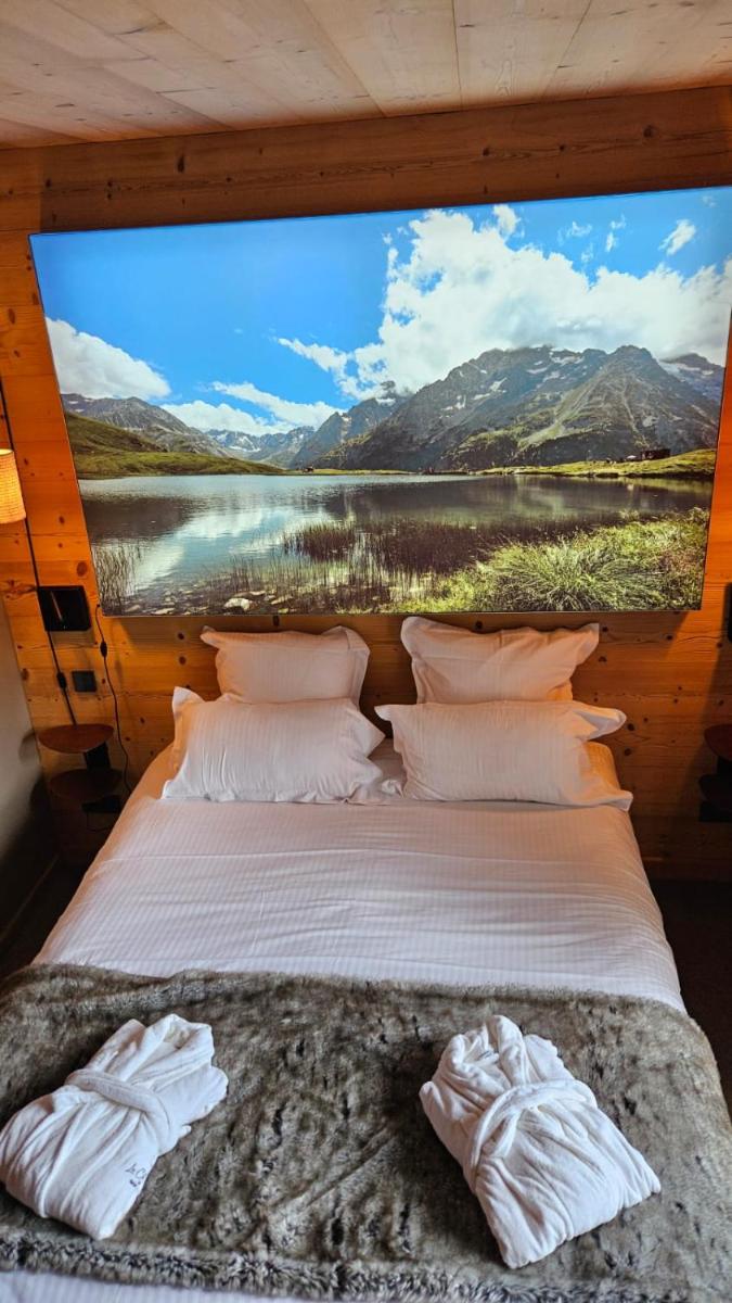 Un ou plusieurs lits dans un hébergement de l'établissement Le Chalet Blanc Hôtel & Spa