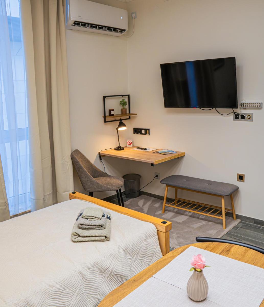 Teatar Rooms Subotica 4 - Housity