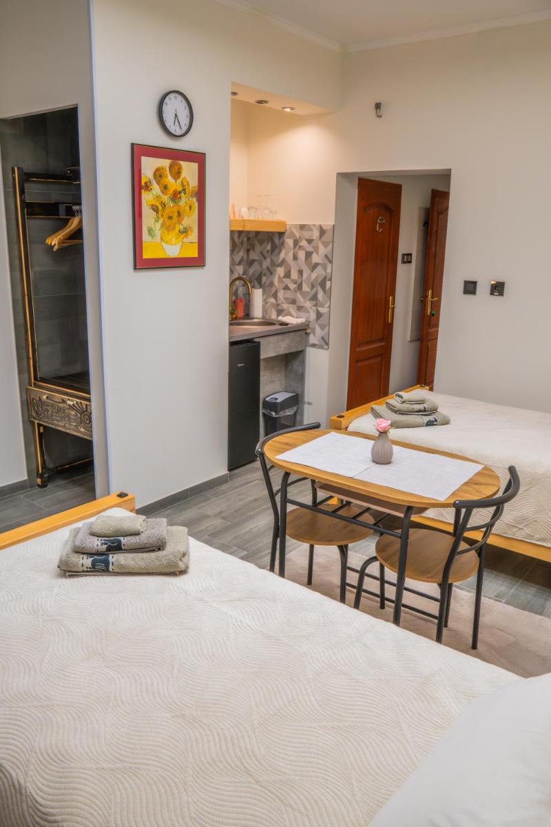 Teatar Rooms Subotica 4 - Housity