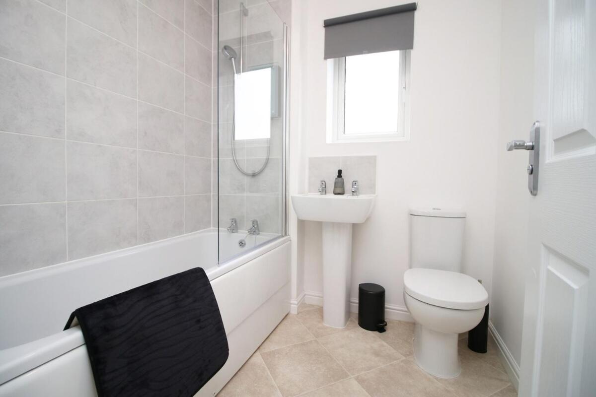 Buxton Way by Tŷ SA - 3 bedroom house - Housity