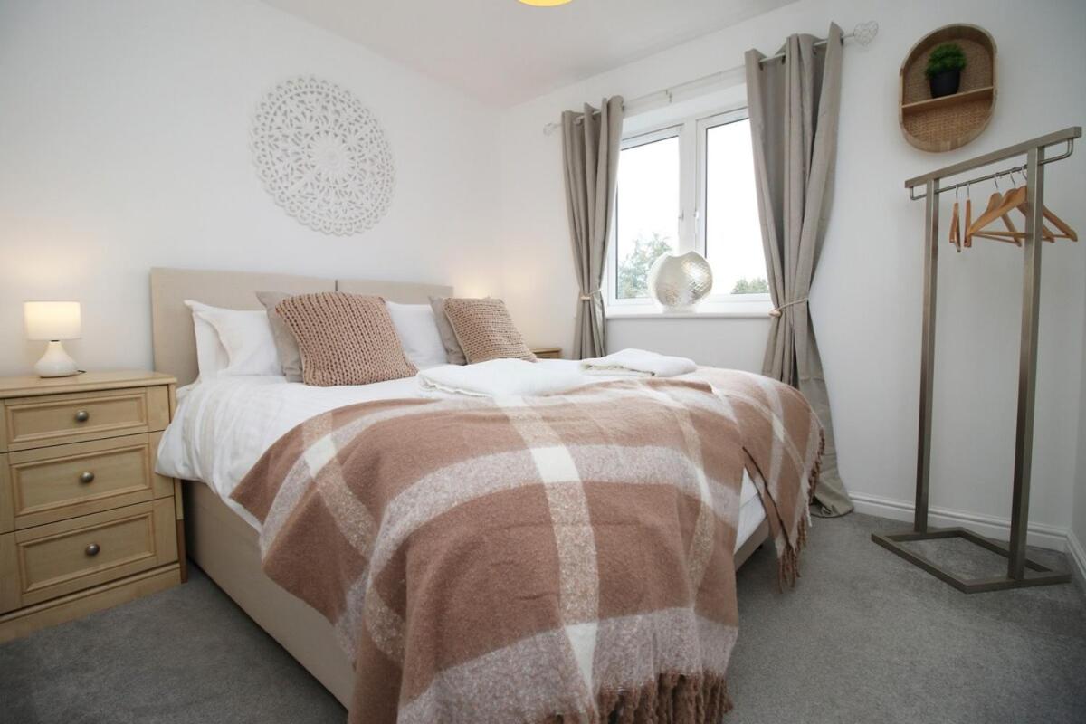 Buxton Way by Tŷ SA - 3 bedroom house - Housity