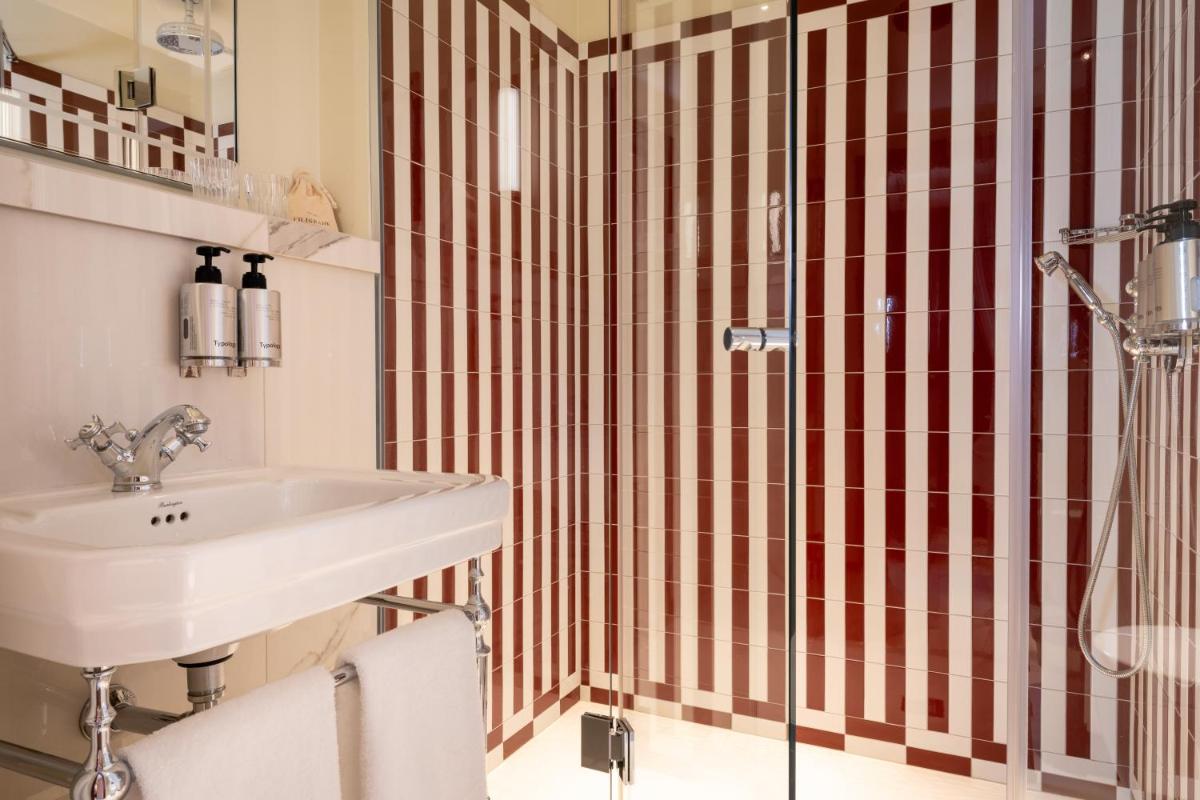 Salle de bains dans l'établissement Hôtel Filigrane & Spa