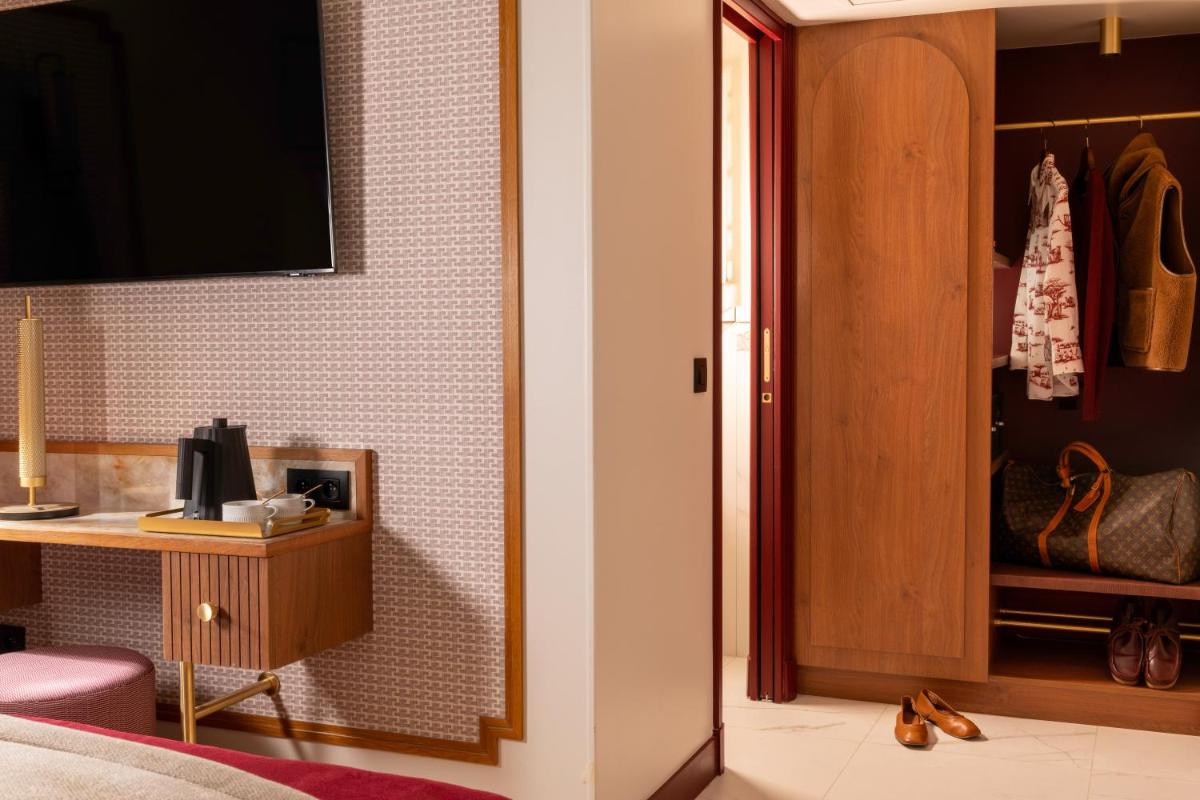 Télévision ou salle de divertissement dans l'établissement Hôtel Filigrane & Spa