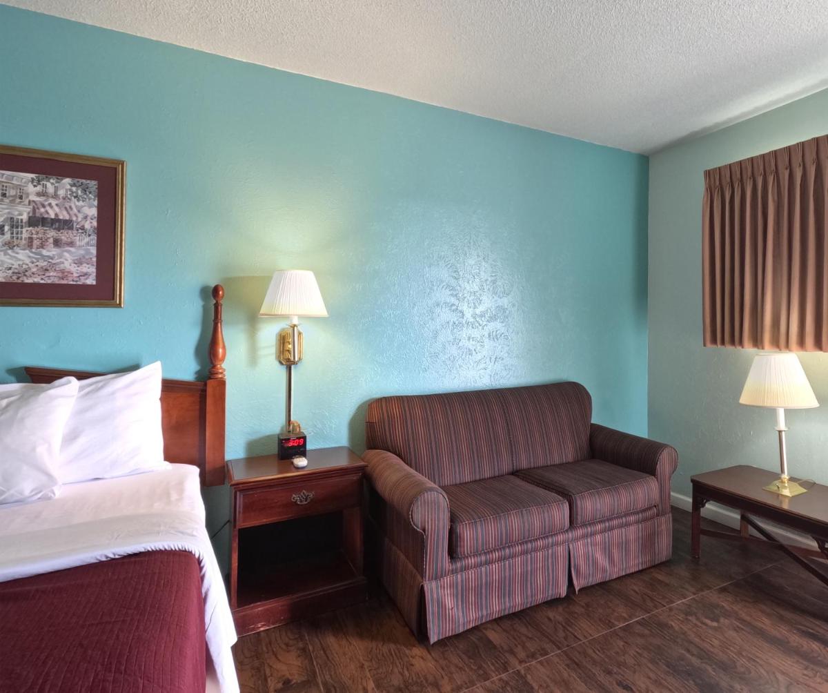 Route 66 Desert Rose Motel County Inn - Housity