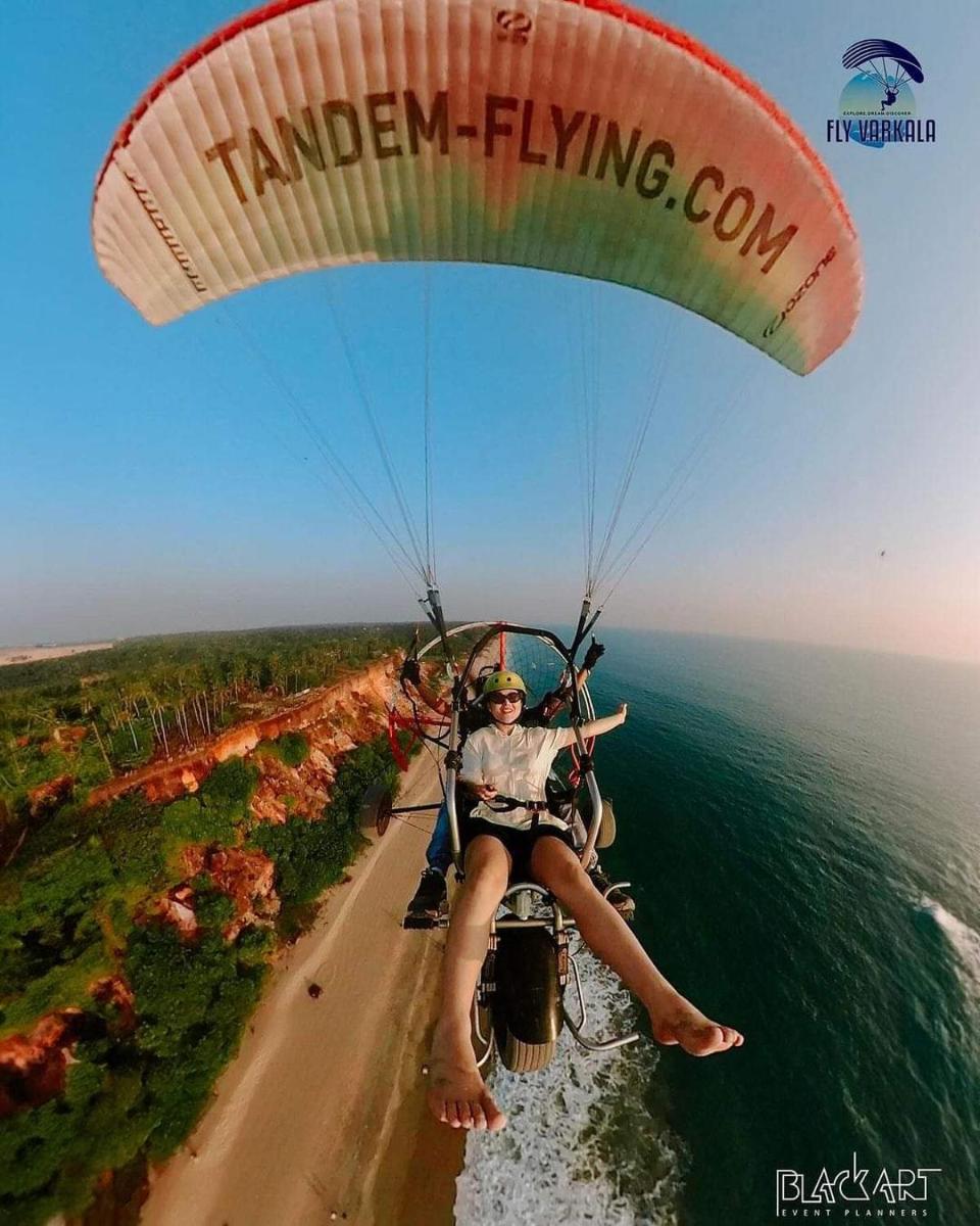 ARONIC beach hotel - Housity