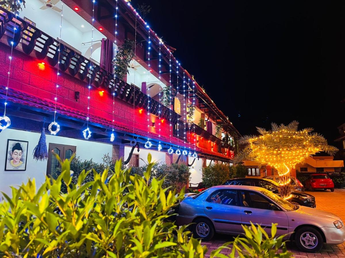 ARONIC beach hotel - Housity