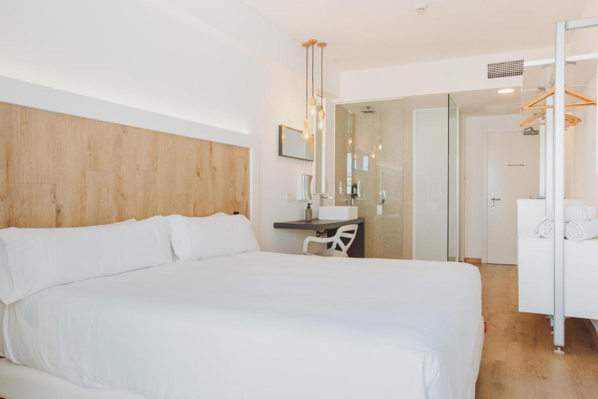 Cama o camas de una habitación en Lago Resort Menorca - Casas del Lago Adults Only