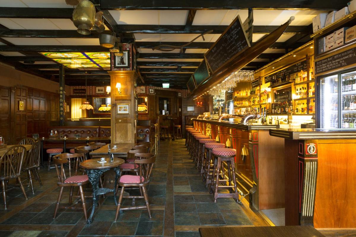 Hotel Bishops Arms Lund - Housity