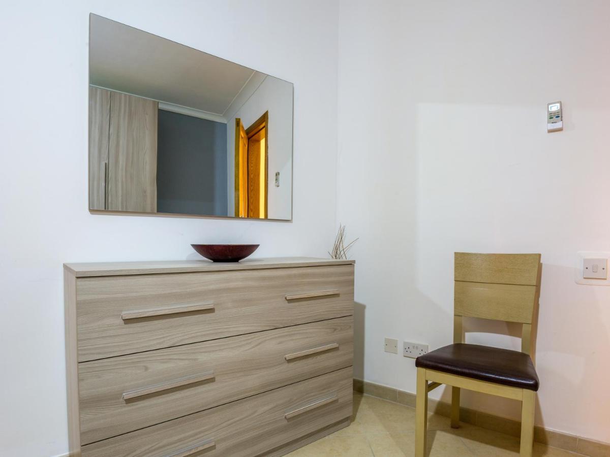 SeaView Apartment in Saint Thomas Bay - Housity
