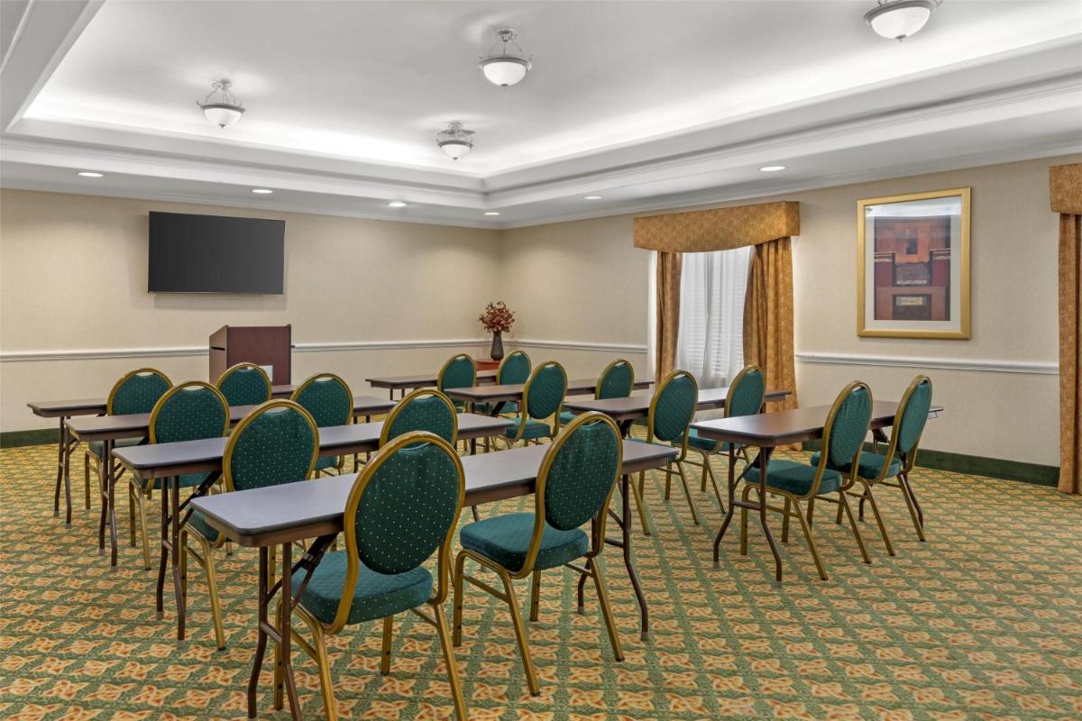 Best Western Plus Waxahachie Inn & Suites - Housity