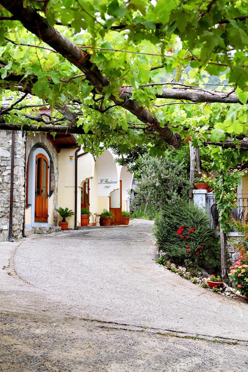 Il Raduno - Housity