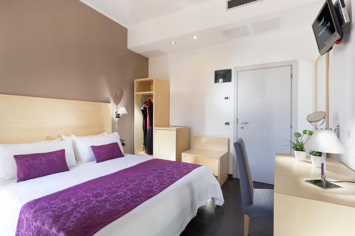 Club Meeting Hotel - Housity
