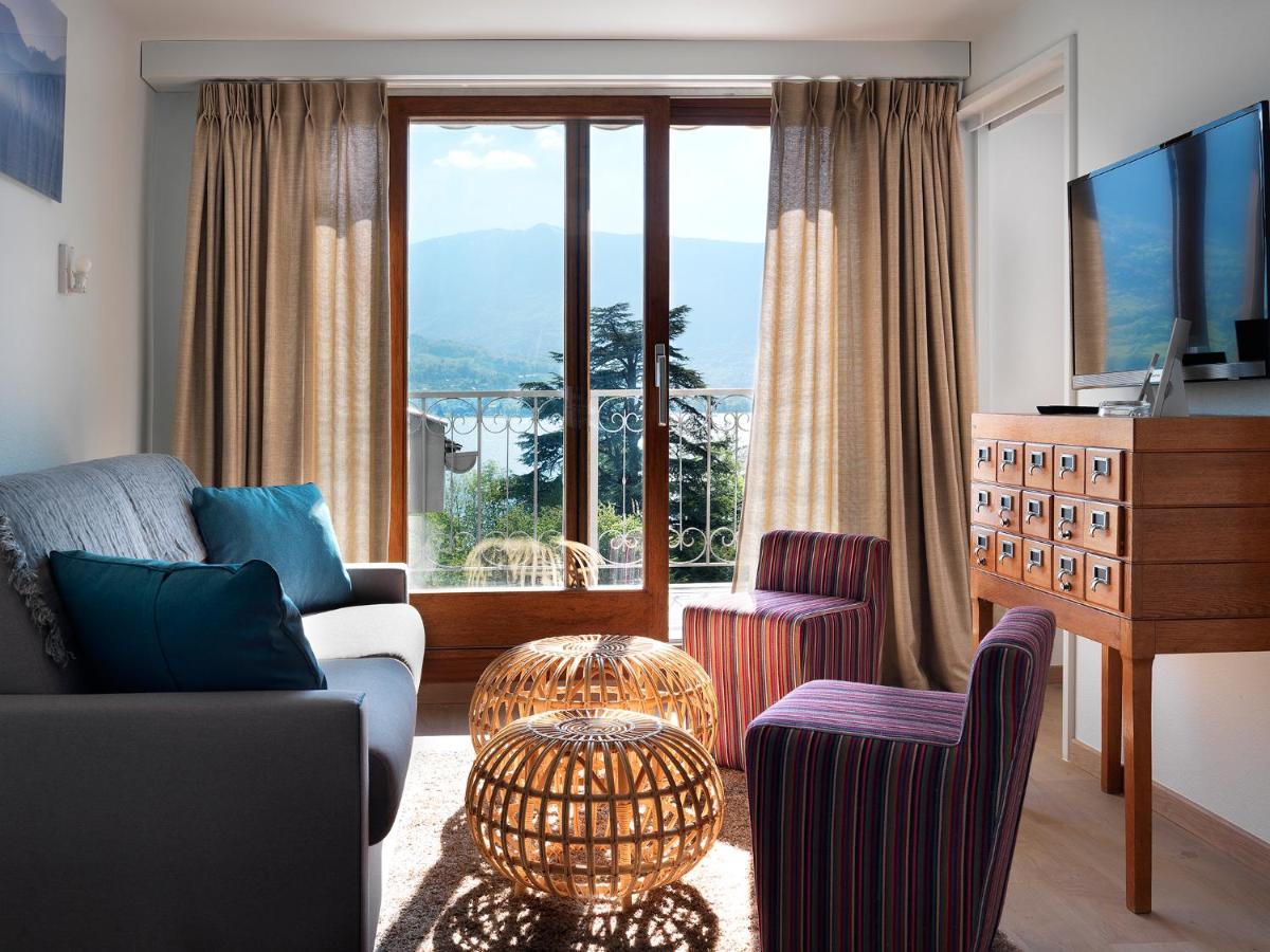 Coin salon dans l'établissement Hôtel Beau Site Talloires B SPA