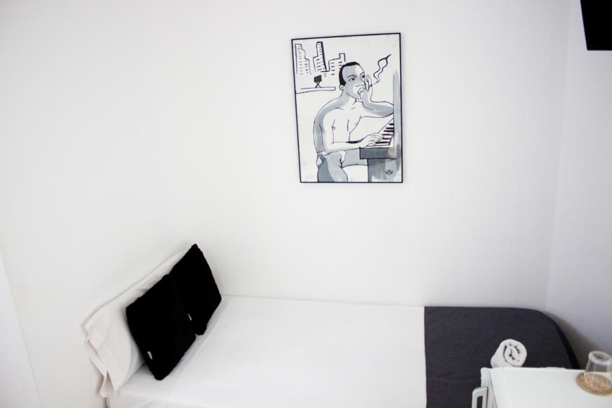 Petit Hotel - Housity