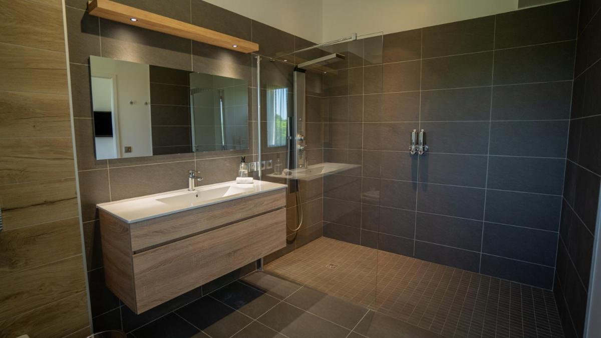 Salle de bains dans l'établissement Les Villas du Parc de la Chabotterie