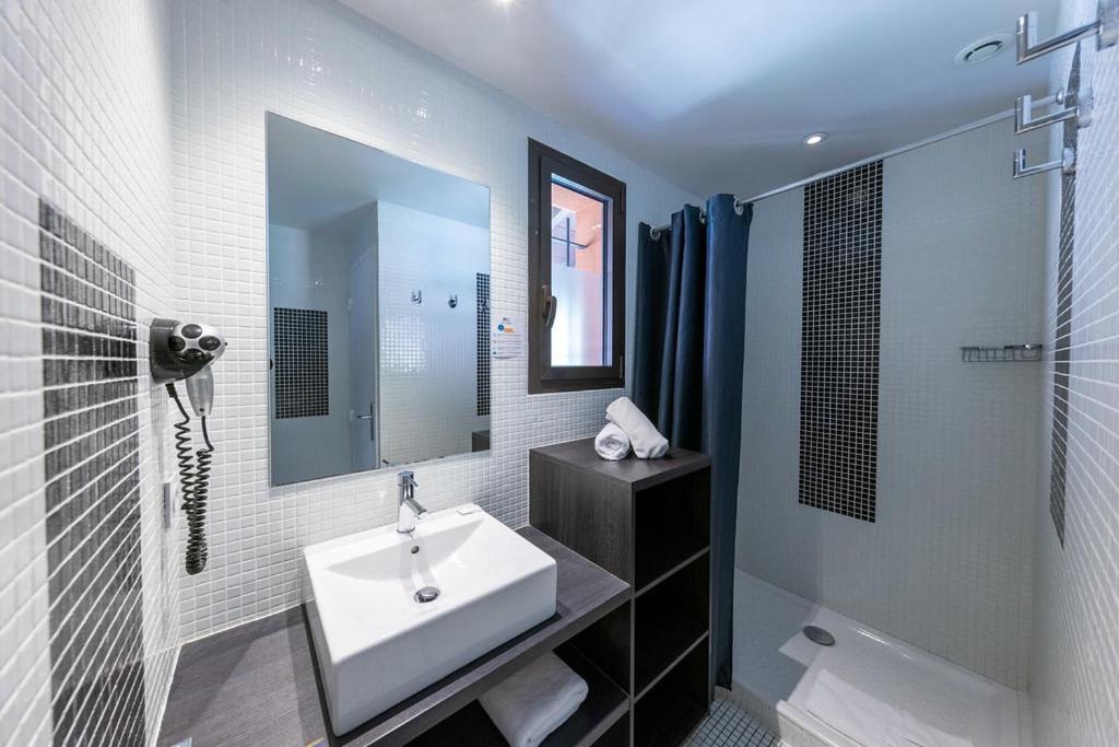 Salle de bains dans l'établissement Hôtel & Spa Le Madeloc - Collioure Centre