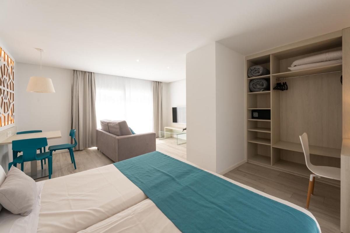 Cama o camas de una habitación en Hotel Club Es Talaial