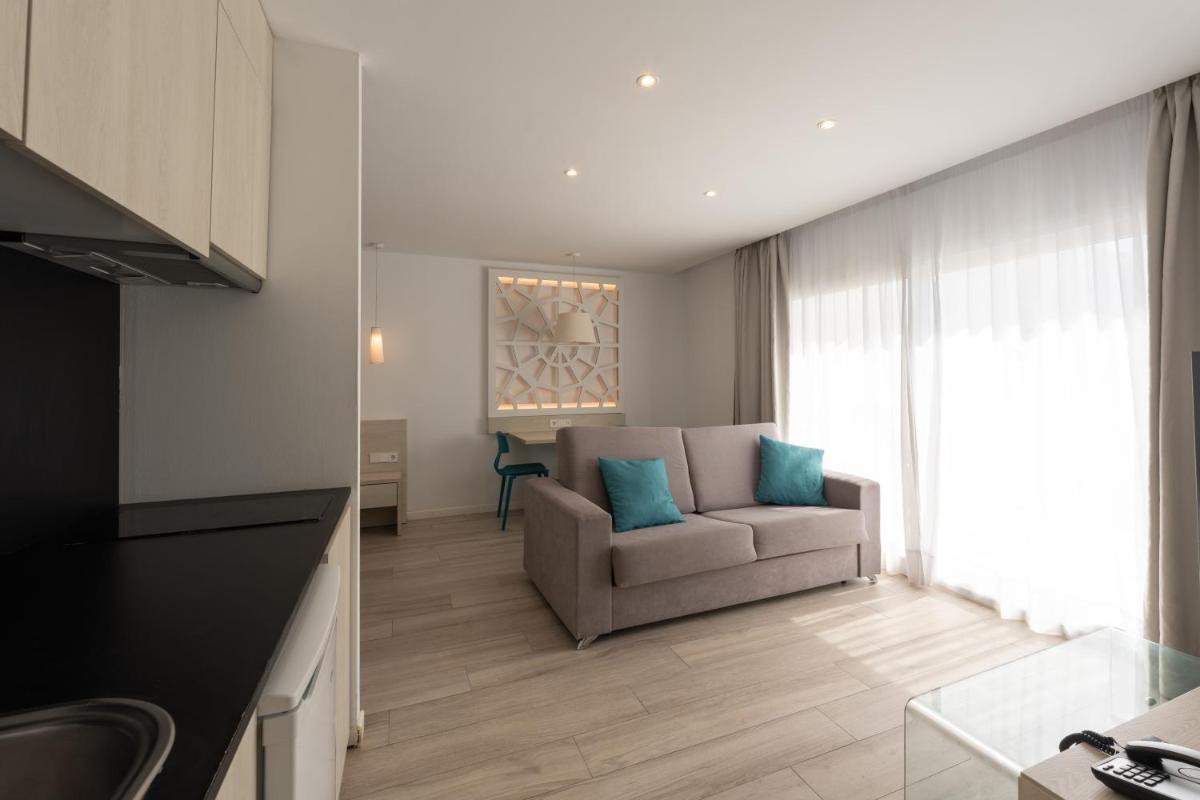 Zona de estar de Hotel Club Es Talaial