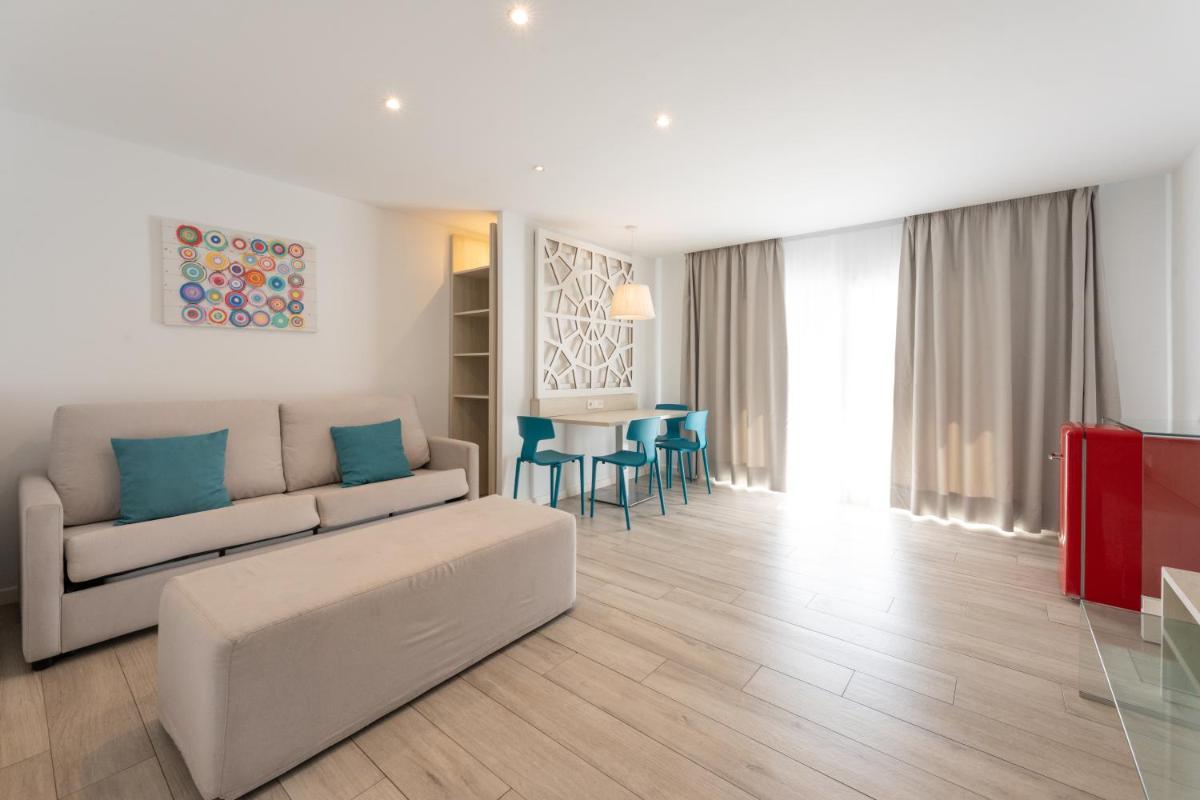 Zona de estar de Hotel Club Es Talaial