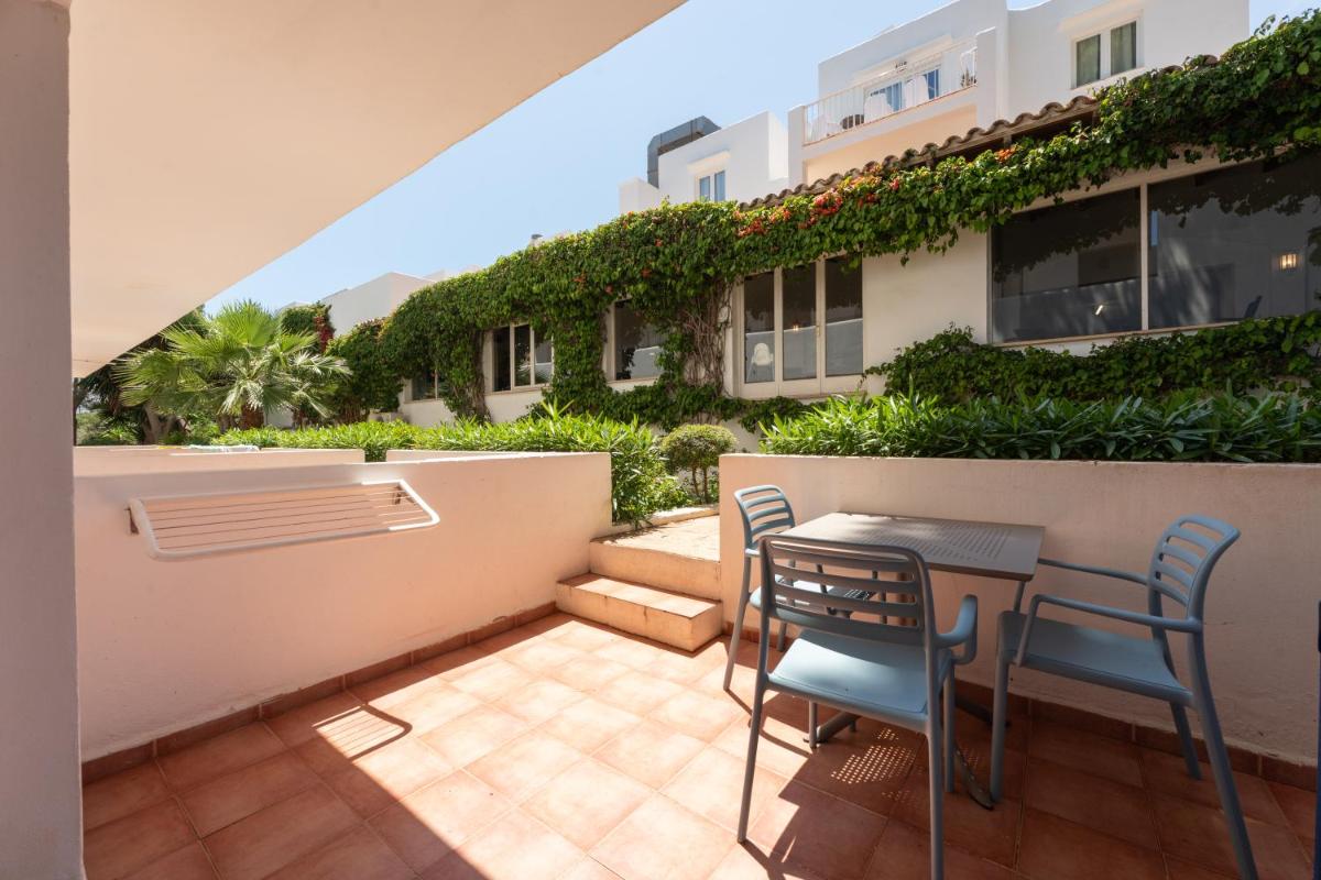 Un balcón o terraza de Hotel Club Es Talaial