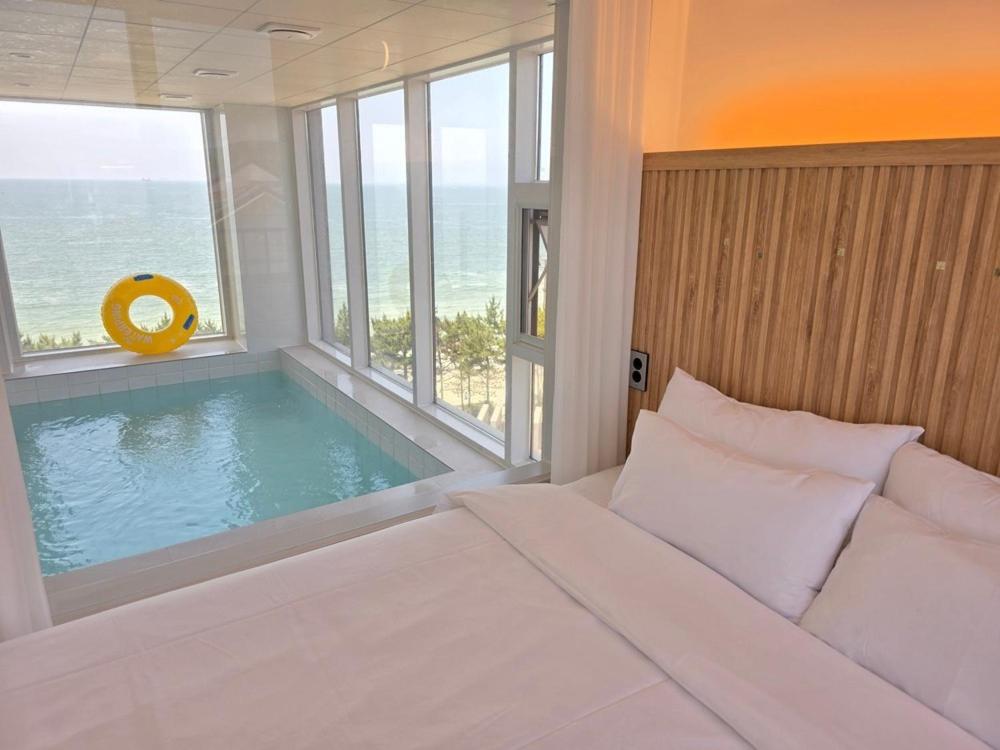 Boryeong I-Ocean Pool Villa - Housity