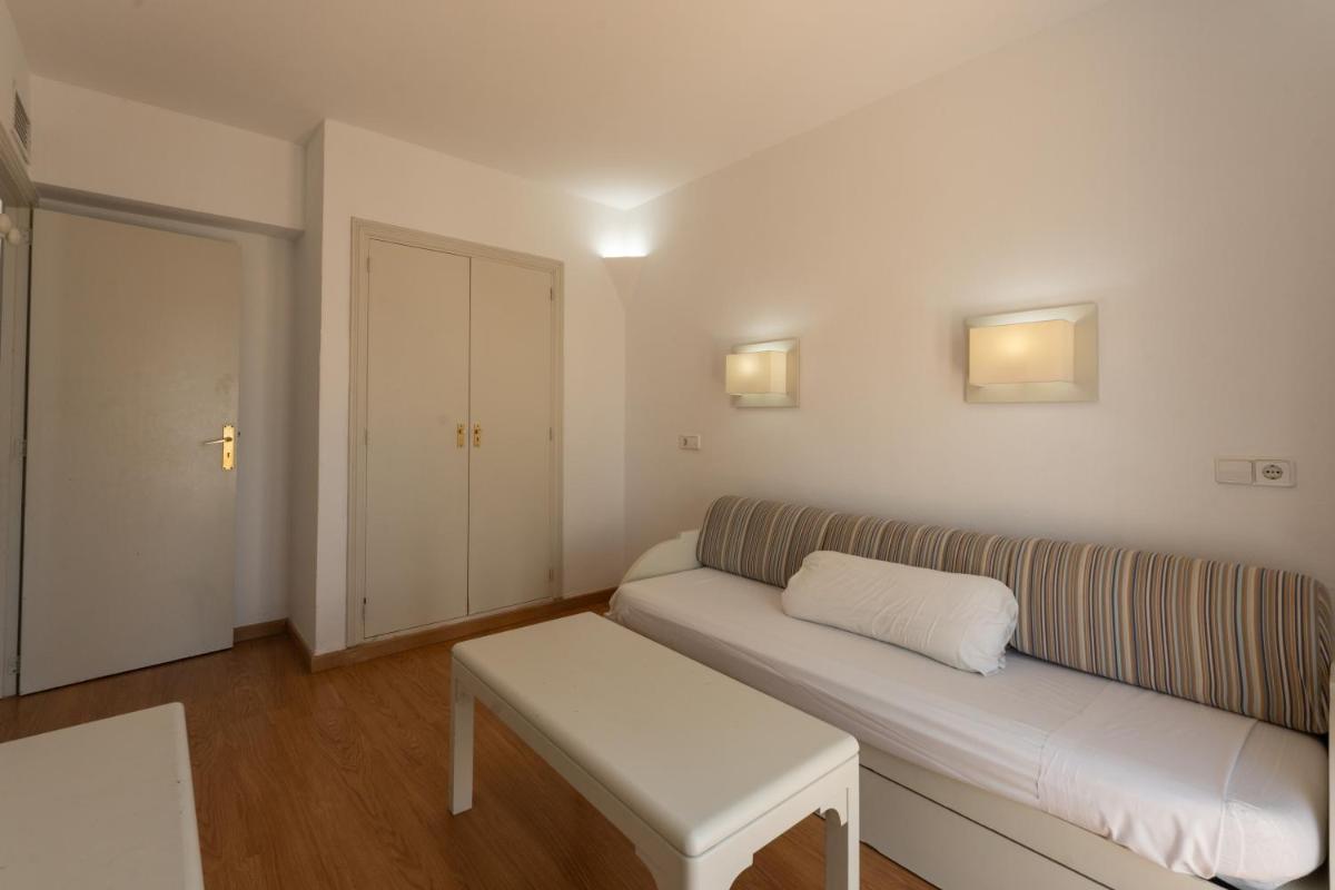 Zona de estar de Hotel Club Es Talaial