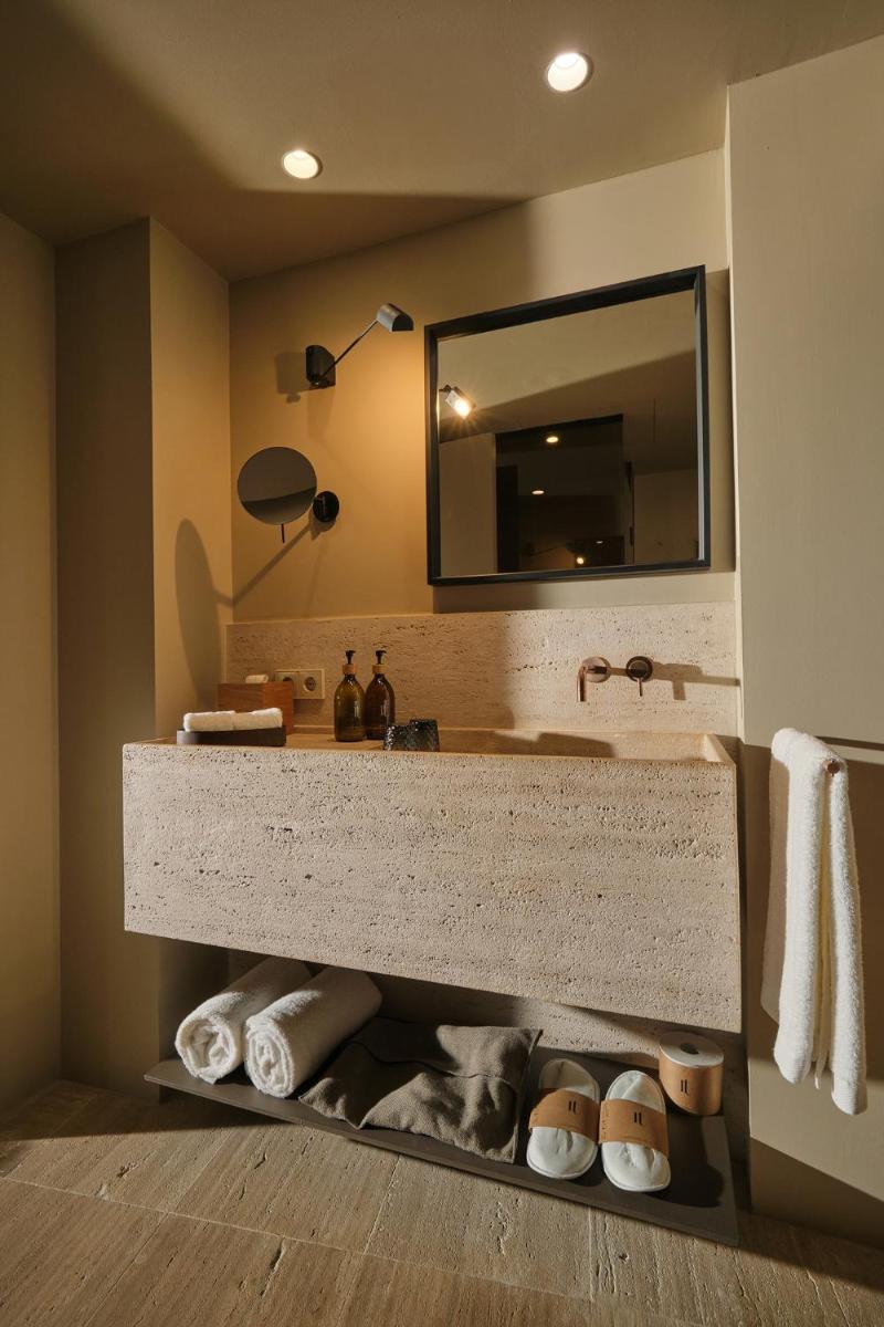 Un baño de Can Aulí Luxury Retreat - Adults Only