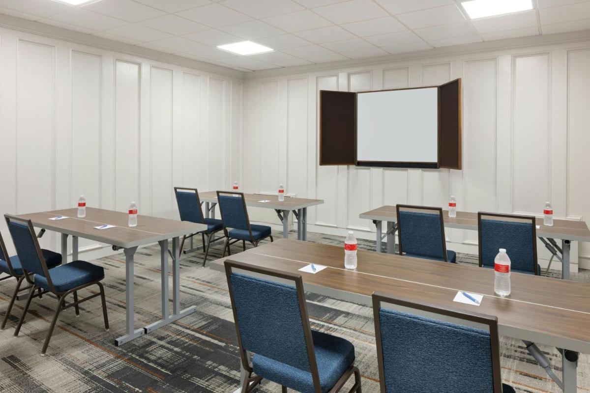 Four Points By Sheraton - Saginaw - Housity