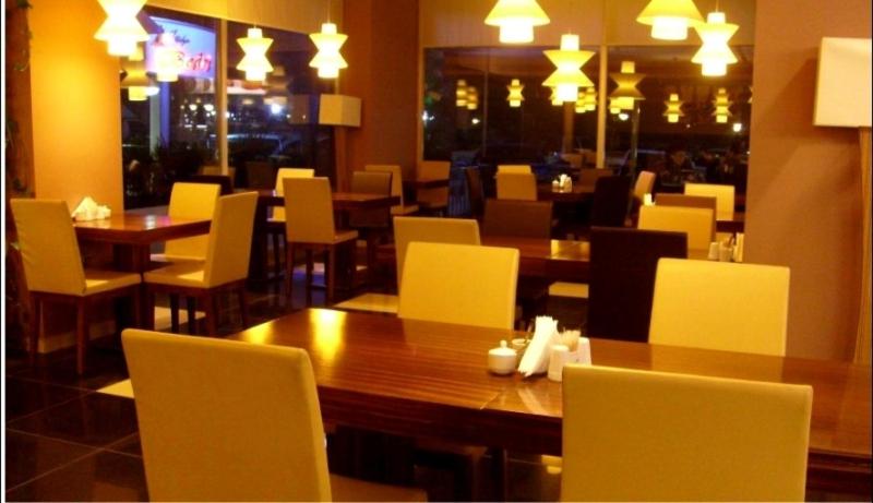Hotel Almina Park - Housity